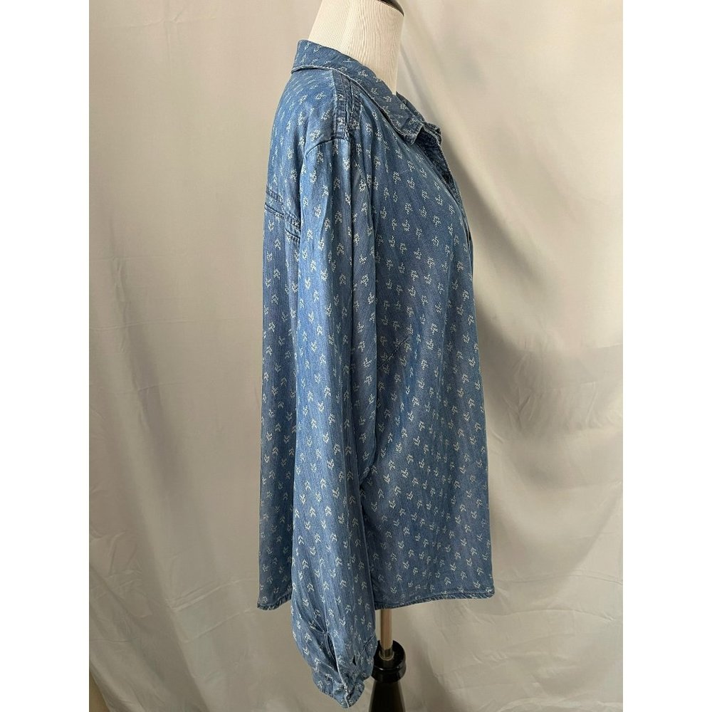 Maurices Blue/White Denim Color Up/Down Arrows Button-Up Long-Sleeve Shirt - Picture 10 of 12